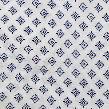 Stoff vom Patientenhemd: weiß mit blauem Rauten-Muster aus Baumwolle/Polyester