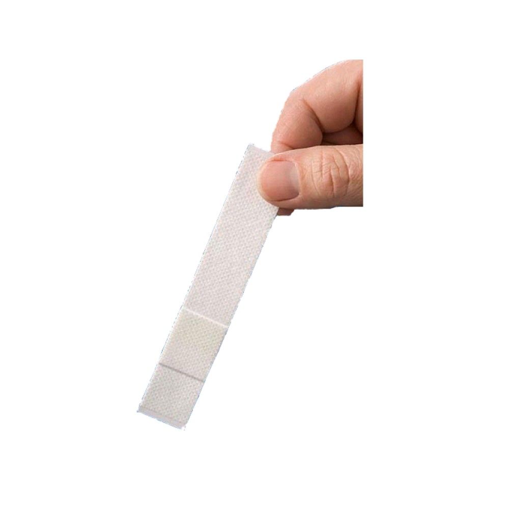 Vlies-Fingerpflaster, beige, gehalten an der Klebefläche