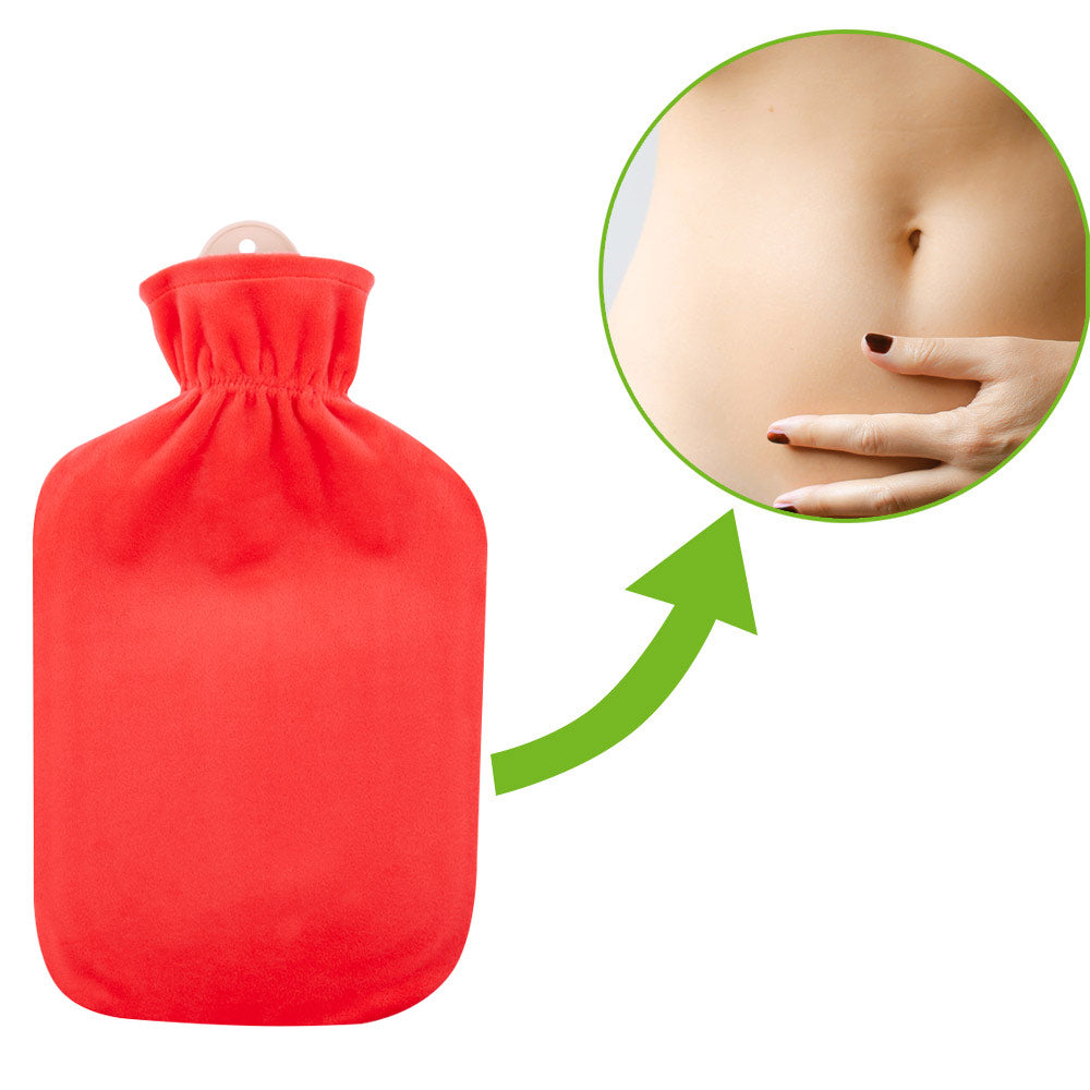 2‑Liter‑Wärmflasche in Koralle mit Flauschbezug, Detailansicht nahe am Griff