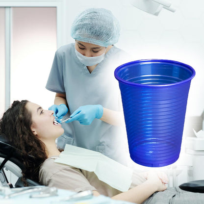 Blauer Einwegbecher mit gerippten Ringen, 180 ml