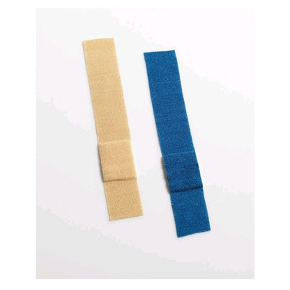 Pflasterstreifen im Duo: beiger und blauer Streifenpflaster