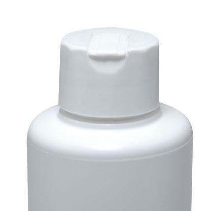 Weiße Flasche mit geschlossener Kappe, Nahaufnahme von Hals und Schultern
