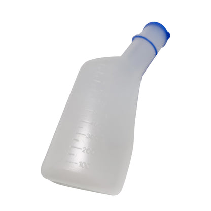 Transparente Flasche mit blauem Deckel, mit sichtbarer Messskala