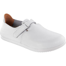Schwarzer Birkenstock-Slipper aus Leder mit Klettverschlussriemen.