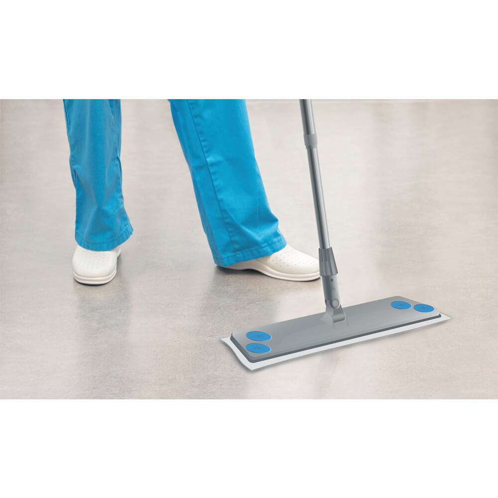 Power-Wischmopptuch auf dem Wischmop; blaue Markierungen