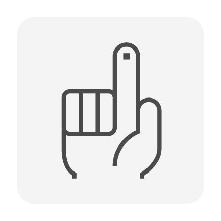 Bluttropfen auf dem Zeigefinger zur Anwendung von Blutzuckerteststreifen Ein Bluttropfen befindet sich auf dem Zeigefinger zur Anwendung von Blutzuckerteststreifen